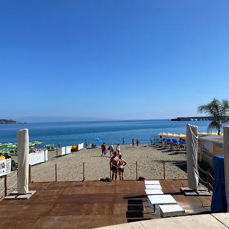 Apartament Accogliente E Moderno Bivani A 2 Minuti A Piedi Dalla Spiaggia-centro Con Parcheggio Riservato Giardini-Naxos