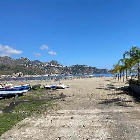 Accogliente E Moderno Bivani A 2 Minuti A Piedi Dalla Spiaggia-centro Con Parcheggio Riservato Giardini-Naxos