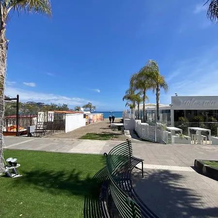 Accogliente E Moderno Bivani A 2 Minuti A Piedi Dalla Spiaggia-centro Con Parcheggio Riservato Giardini-Naxos