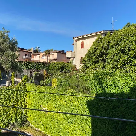 Accogliente E Moderno Bivani A 2 Minuti A Piedi Dalla Spiaggia-centro Con Parcheggio Riservato Apartament Giardini-Naxos